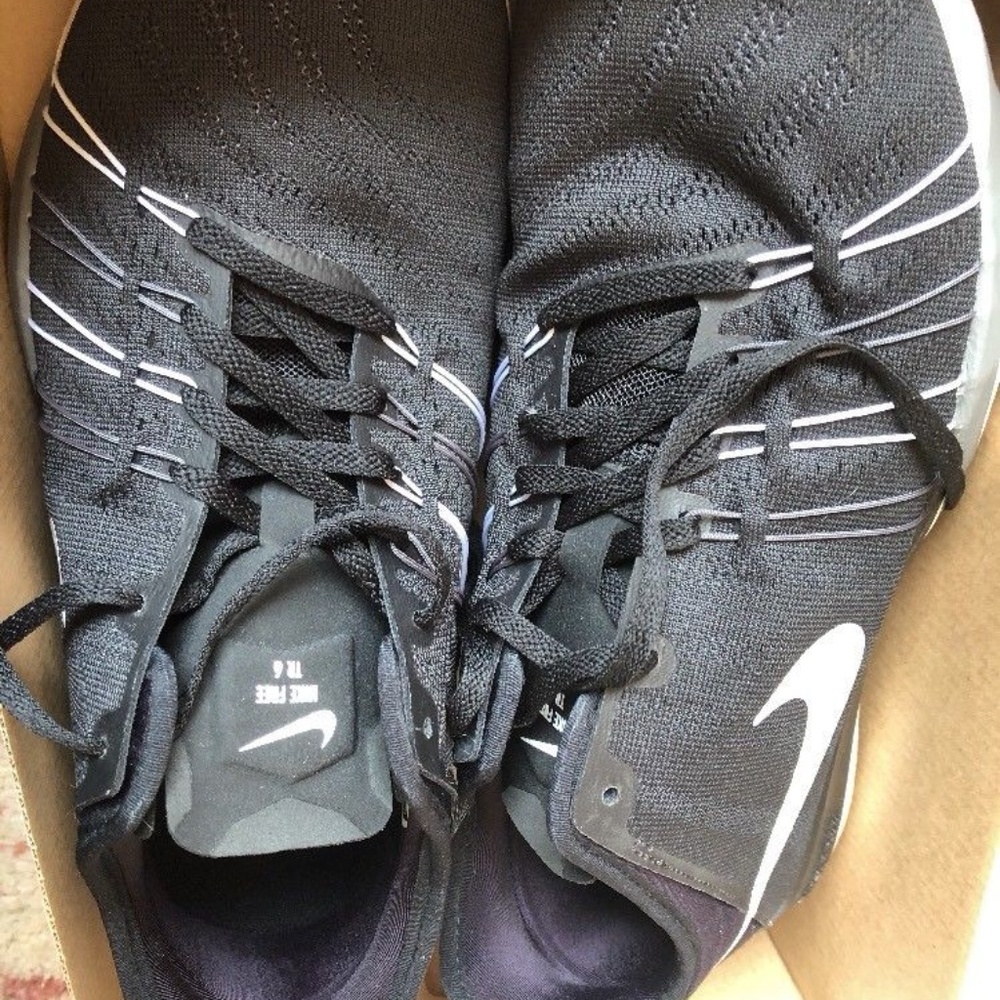Nike Womens Shows Size 10 Black